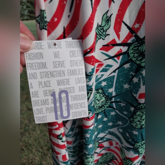 LulaRoe Girls Scarlett dress Size 10. Patriotic pattern. NWT. - Picture 5 of 6